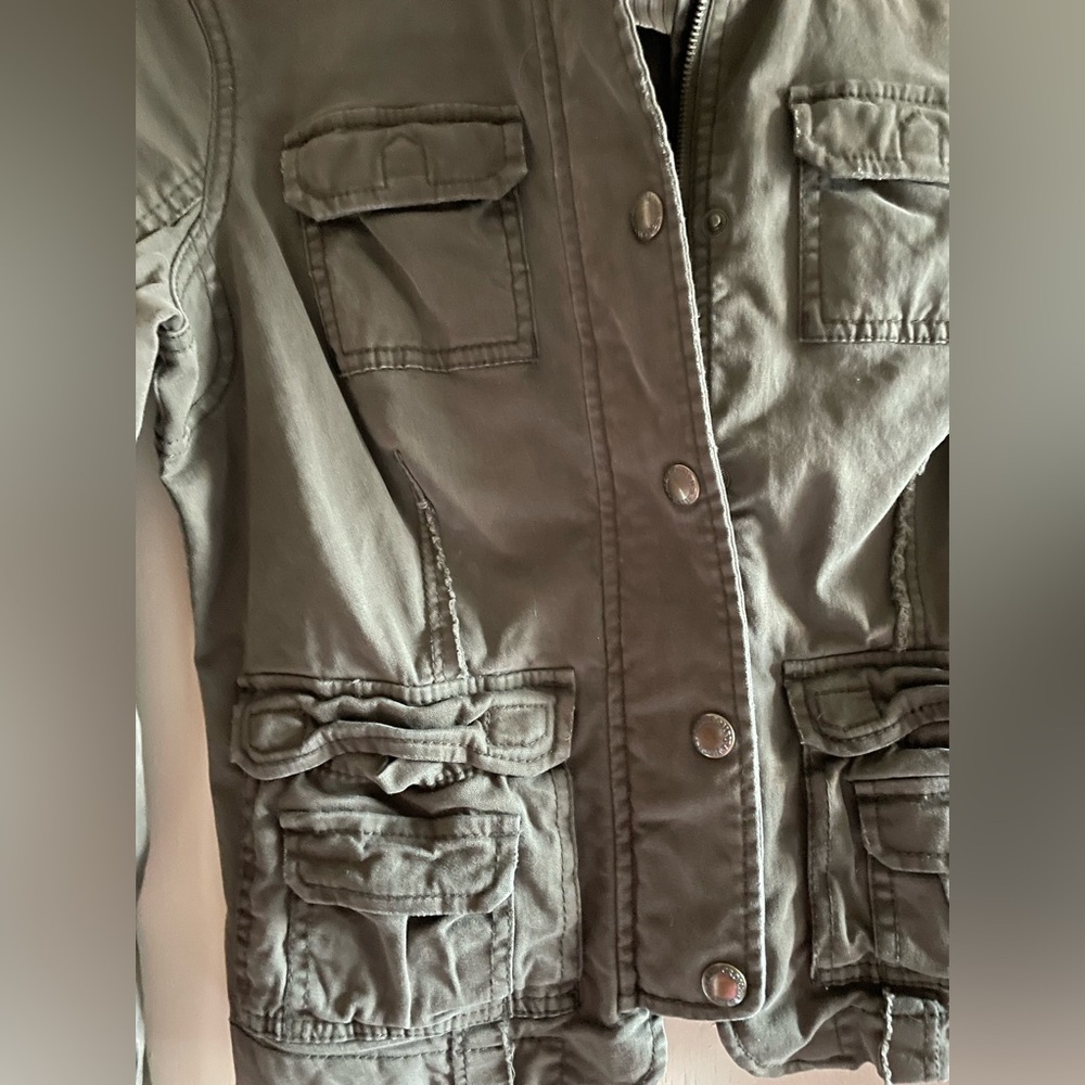 Lightweight Stylish Jacket - Picture 4 of 5